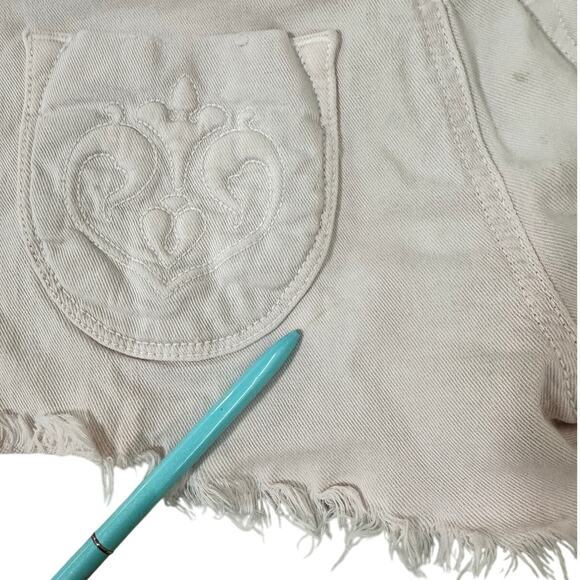 Siwy Pink Denim Cutoff Shorts Size 26 Frayed Hem Heart Pocket Distressed - Picture 7 of 8